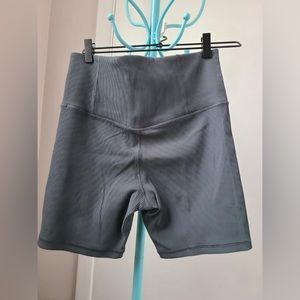 Athleta Elation Rib 7" Shorts Bali green NWOT